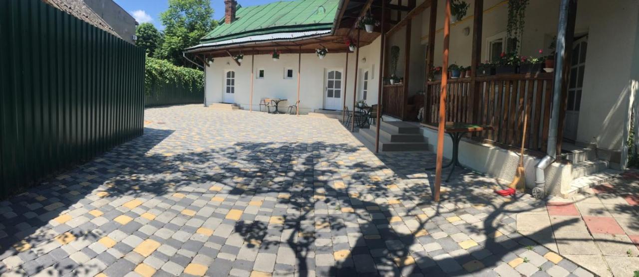Gelena Гостьовий Двір Uzhhorod Exterior photo